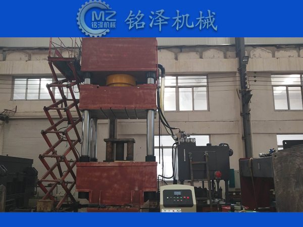 三梁四柱式液壓機 三梁四柱式液壓機